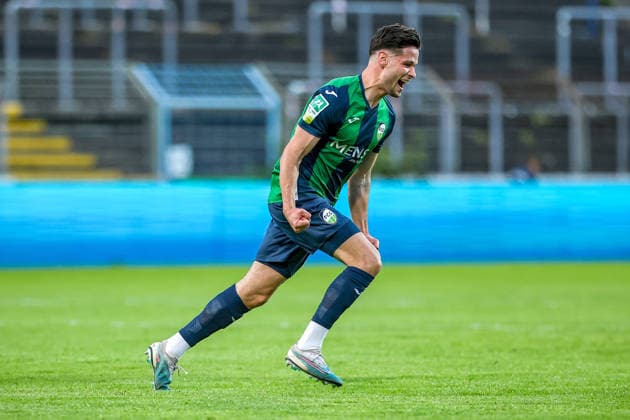 2026.05.08, xkwix, Fußball, Regionalliga West, FC Gütersloh - VfL Bochum II, Heidewaldstadion (Ohlendorf Stadion im Heidewald), 33.Spieltag, Saison 2025 2026: Torjubel von Kevin Hoffmeier (FC Gütersloh 19) dem Toschuetzen zum 5:0 DFB regulations prohibit any use of photographs as image sequences and or quasi-video. Photo: xKamilxWilkowskixPressefotoKochx Nordrhein-Westfalen Deutschland