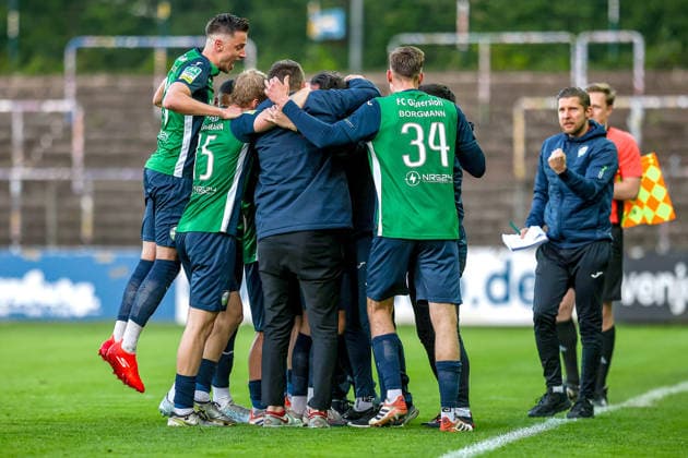 2026.05.08, xkwix, Fußball, Regionalliga West, FC Gütersloh - VfL Bochum II, Heidewaldstadion (Ohlendorf Stadion im Heidewald), 33.Spieltag, Saison 2025 2026: Torjubel der Mannschaft beim Tor von Kevin Hoffmeier (FC Gütersloh 19) dem Toschuetzen zum 5:0 DFB regulations prohibit any use of photographs as image sequences and or quasi-video. Photo: xKamilxWilkowskixPressefotoKochx Nordrhein-Westfalen Deutschland