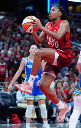 INDIANAPOLIS, IN - MAY 09: Indiana Fever guard Kelsey Mitchell (0) takes a shot against the Dallas Wings on May 9, 2026, at Gainbridge Fieldhouse in Indianapolis, Indiana.(Photo by Brian Spurlock Icon Sportswire) WNBA, Basketball Damen, USA MAY 09 Dallas Wings at Indiana Fever EDITORIAL USE ONLY Icon26050930