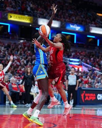 INDIANAPOLIS, IN - MAY 09: Indiana Fever guard Kelsey Mitchell (0) takes a shot against the Dallas Wings on May 9, 2026, at Gainbridge Fieldhouse in Indianapolis, Indiana.(Photo by Brian Spurlock Icon Sportswire) WNBA, Basketball Damen, USA MAY 09 Dallas Wings at Indiana Fever EDITORIAL USE ONLY Icon26050939
