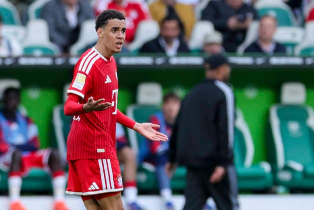 Jamal Musiala (FC Bayern Muenchen) schaut enttaeuscht, Bundesliga, VfL Wolfsburg v FC Bayern München, Volkswagen Arena am 09. May 2026 in Wolfsburg, Deutschland. (Foto von Marco Steinbrenner DeFodi Images) Jamal Musiala (FC Bayern Muenchen) looks dejected, Bundesliga, VfL Wolfsburg v FC Bayern München, Volkswagen Arena, May 9, 2026 in Wolfsburg, Germany. (Photo by Marco Steinbrenner DeFodi Images) DFL regulations prohibit any use of photographs as image sequences and or quasi-video. -