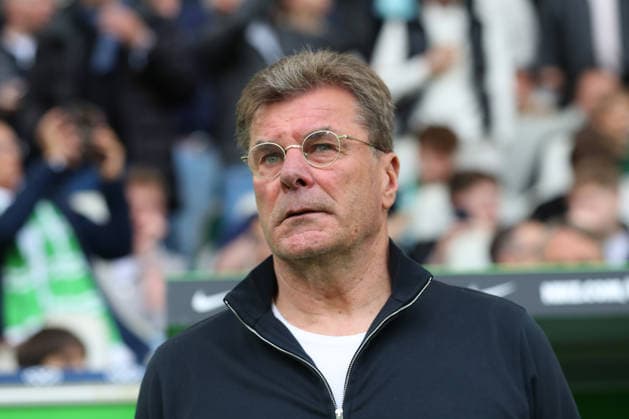 VfL vs. Bayern, 1. BL Wolfsburg, 09.05.2026, Fußball, Herren, Saison 2025 2026, 1. BL, VfL Wolfsburg vs. FC Bayern München: Cheftrainer Dieter Hecking (VfL Wolfsburg) (DFL DFB REGULATIONS PROHIBIT ANY USE OF PHOTOGRAPHS as IMAGE SEQUENCES and or QUASI-VIDEO) Volkswagen Arena Niedersachsen Deutschland