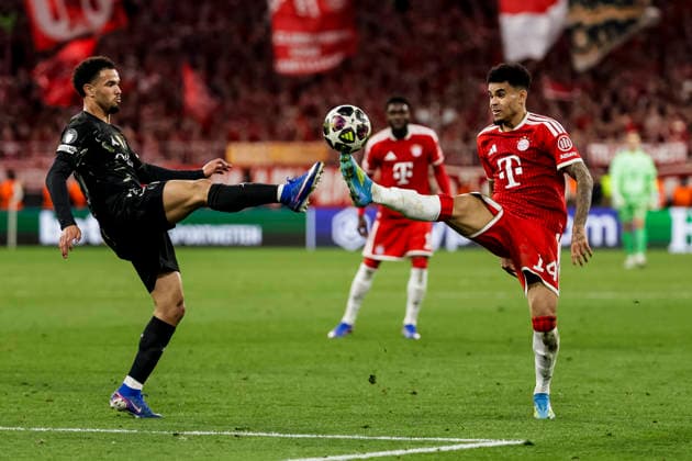 MUNICH, GERMANY - MAY 6: Luis Diaz (FC Bayern Muenchen, 14) and Warren Zaire-Emery (FC Paris Saint-Germain, 33) reaching for the ball during the UEFA Champions League Semi-Final between FC Bayern Muenchen vs Paris Saint-Germain at Allianz Arena at Semi-Finals 2nd leg of the UEFA Champions League on May 6, 2026 in Munich, Germany. Bavaria Germany Copyright: xSteffiexWunderlx