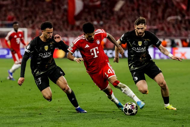 MUNICH, GERMANY - MAY 6: Luis Diaz (FC Bayern Muenchen, 14) controls the ball between Khvicha Kvaratskhelia (FC Paris Saint-Germain, 7) and Warren Zaire-Emery (FC Paris Saint-Germain, 33) during the UEFA Champions League Semi-Final between FC Bayern Muenchen vs Paris Saint-Germain at Allianz Arena at Semi-Finals 2nd leg of the UEFA Champions League on May 6, 2026 in Munich, Germany. Bavaria Germany Copyright: xSteffiexWunderlx