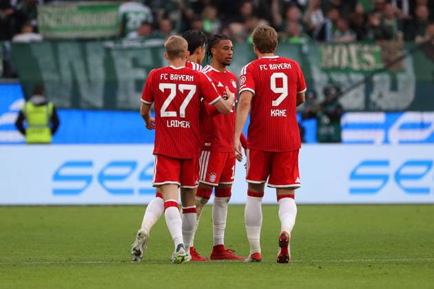VfL vs. Bayern, 1. BL Wolfsburg, 09.05.2026, Fußball, Herren, Saison 2025 2026, 1. BL, VfL Wolfsburg vs. FC Bayern München: Michael Olise (FC Bayern München) jubelt mit Mannschaftskollegen nach seinem Tor zum 0:1 (DFL DFB REGULATIONS PROHIBIT ANY USE OF PHOTOGRAPHS as IMAGE SEQUENCES and or QUASI-VIDEO) Volkswagen Arena Niedersachsen Deutschland