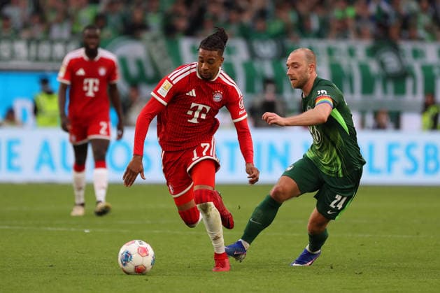 VfL vs. Bayern, 1. BL Wolfsburg, 09.05.2026, Fußball, Herren, Saison 2025 2026, 1. BL, VfL Wolfsburg vs. FC Bayern München: Michael Olise (FC Bayern München), Christian Eriksen (VfL Wolfsburg) (DFL DFB REGULATIONS PROHIBIT ANY USE OF PHOTOGRAPHS as IMAGE SEQUENCES and or QUASI-VIDEO) Volkswagen Arena Niedersachsen Deutschland