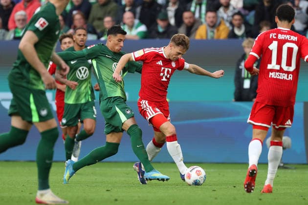 VfL vs. Bayern, 1. BL Wolfsburg, 09.05.2026, Fußball, Herren, Saison 2025 2026, 1. BL, VfL Wolfsburg vs. FC Bayern München: Adam Daghim (VfL Wolfsburg), Joshua Kimmich (FC Bayern München) (DFL DFB REGULATIONS PROHIBIT ANY USE OF PHOTOGRAPHS as IMAGE SEQUENCES and or QUASI-VIDEO) Volkswagen Arena Niedersachsen Deutschland
