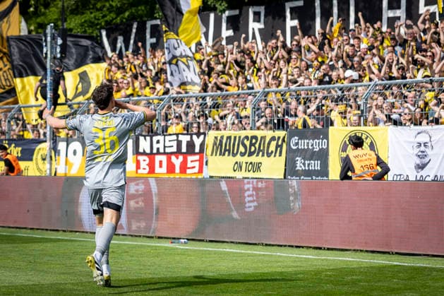 German 3rd Division, Viktoria Koeln vs. Alemannia Aachen, 10.05.2026 KOELN, GERMANY - MAY 10, 2026: Faton Ademi (Alemannia Aachen, 36) celebrates scoring his team s first goal with fans during the 3rd division match on gameday 37 between Viktoria Koeln vs. Alemannia Aachen at the Sportpark Hoehenberg on May 10, 2026 in Koeln, Germany. DFL REGULATIONS PROHIBIT ANY USE OF PHOTOGRAPHS AS IMAGE SEQUENCES AND OR QUASI-VIDEO. Copyright: xBEAUTIFULxSPORTS LeahxKohringx