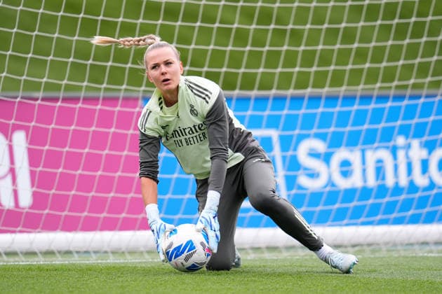 May 10, 2026, Valdebebas, Madrid, Spain: Merle Frohms of Real Madrid warms up during the Spanish Women League, Liga F, football match played between Real Madrid and Atletico De Madrid at Alfredo Di Stefano stadium on May 10, 2026, in Valdebebas, Madrid, Spain. Real Madrid V Atletico De Madrid - Liga F - ZUMAa181 20260510_zaa_a181_003 Copyright: xDennisxAgyemanx