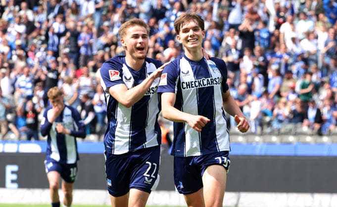 Kennet Eichhorn jubelt nach Tor zum 1:0 mit Marten Winkler Freude Emotion Fußball Fussball DFL 2.Bundesliga Herren 33.Spieltag Saison 2025 2026 10.05.2026 Hertha BSC Berlin vs. SpVgg Greuther Fürth DFL regulations prohibit any use of photographs as image sequences and or quasi-video