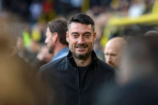 08.05.2026, GER, Fussball, Herren, 1. BL, Saison 2025 2026, Borussia Dortmund - Eintracht Frankfurt Trainer Albert Riera (SGE) schaut Dortmund Signal Iduna Park Nordrhein-Westfalen Deutschland Copyright: xAdrianxSchlüterx