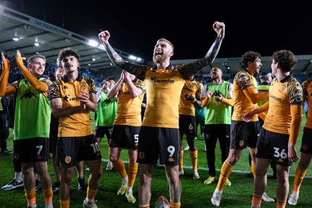 Sport Bilder des Tages #2 Millwall v Hull City 11 May 2026, London - EFL Championship Play-offs - Semi Final, Second Leg - Millwall v Hull City - Oliver McBurnie of Hull City celebrates victory - Photo: Jacques Feeney Offside. London UK Copyright: xJacquesxFeeneyx xOffsidexOffside