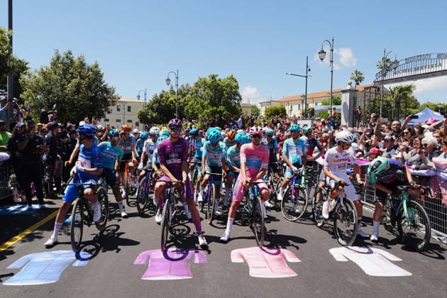 Start of the race during Stage 4 of the Giro d™Italia, from Catanzaro to Cosenza, Italy, Tuesday, May 12, 2026.  Copyright: xMassimoxPaolone LaPressex
