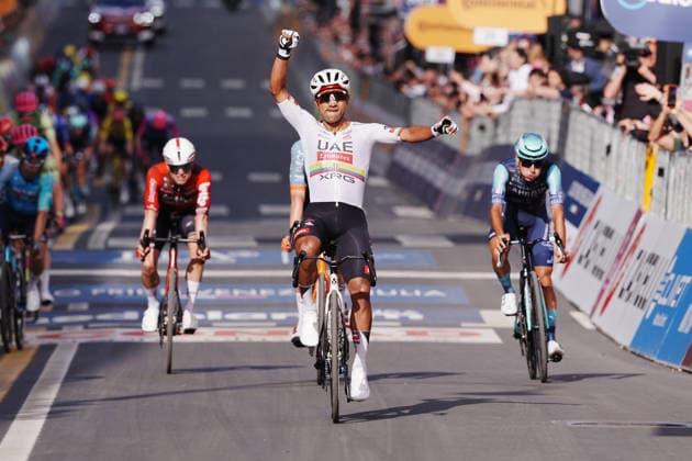 Ecuador™s Manuel Jhonatan Narvaez of UAE Team Emirates XRG winner of the stage on the finish line during Stage 4 of the Giro d™Italia, from Catanzaro to Cosenza, Italy, Tuesday, May 12, 2026.  Copyright: xGianxMattiaxD Albertox xLaPressex