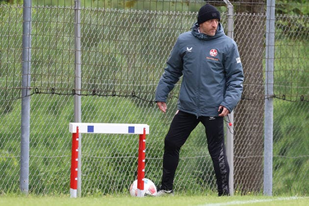 12.05.2026, xrekx, Fussball 2.Bundesliga, 1.FC Kaiserslautern - Training v.l. Torsten Lieberknecht Trainer (1.FC Kaiserslautern) (DFL DFB REGULATIONS PROHIBIT ANY USE OF PHOTOGRAPHS as IMAGE SEQUENCES and or QUASI-VIDEO) Kaiserslautern