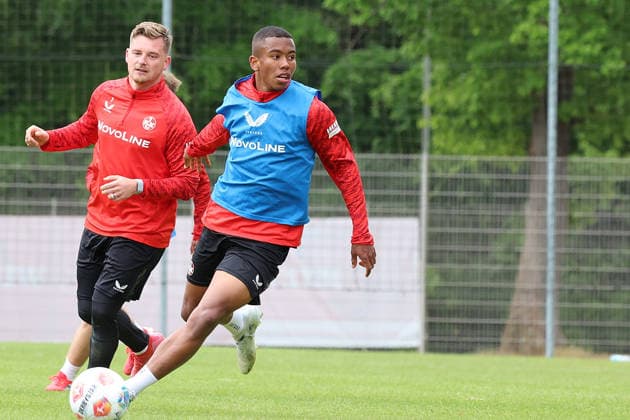 12.05.2026, xrekx, Fussball 2.Bundesliga, 1.FC Kaiserslautern - Training v.l. Marlon Ritter (1.FC Kaiserslautern) David Schramm (1.FC Kaiserslautern) (DFL DFB REGULATIONS PROHIBIT ANY USE OF PHOTOGRAPHS as IMAGE SEQUENCES and or QUASI-VIDEO) Kaiserslautern