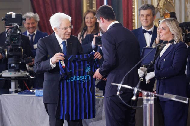 Il presidente della Repubblica Sergio Mattarella (sx) e Cristian Chivu (dx) al Quirinale in occasione dell™incontro con le delegazioni di Lazio e Inter, finaliste della Coppa Italia di calcio Frecciarossa 2025 2026, Roma, MartedÃ¬ 12 Maggio 2026 (Foto Roberto Monaldo LaPresse) President of the Republic Sergio Mattarella (left) and Cristian Chivu (right) at the Quirinale during the meeting whit the delegations of the Lazio and Inter football teams, finalists of the 2025 2026 Frecciarossa Italian Cup, Rome, Tuesday, May 12, 2026  Copyright: xRobertoxMonaldo LaPressex