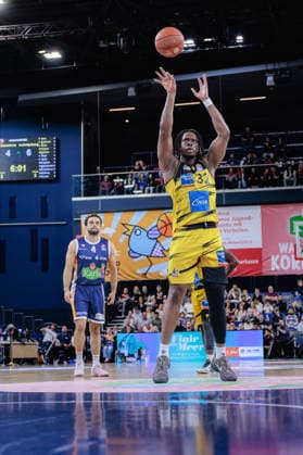 Keeshawn Kellman (MHP Riesen Ludwigsburg, 32) beim Freiwurf, GER, Rostock Seawolves vs. MHP Riesen Ludwigsburg, easycredit BBL, Basketball, Bundesliga, Play-Ins, Spielzeit 2025 2026, 12.05.2026. GER, Rostock Seawolves vs. MHP Riesen Ludwigsburg, easycredit BBL, Basketball, Bundesliga, Play-Ins, Spielzeit 2025 2026, 12.05.2026. Rostock Copyright: xEibner-Pressefoto DenverxEhrlichx EP_DEH