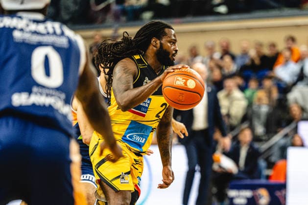 Rostock, Deutschland 12. Mai 2026: easyCredit BBL Play-Ins - 2025 2026 - Rostock Seawolves gegen MHP Riesen Ludwigsburg Im Bild: Traveon Buchanan (MHP RIESEN Ludwigsburg) Stadthalle Rostock Mecklenburg-Vorpommern Copyright: xFotostandx xVoelkerx