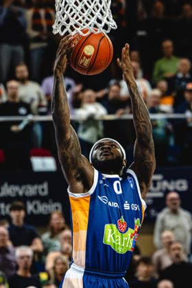Rostock, Deutschland 12. Mai 2026: easyCredit BBL Play-Ins - 2025 2026 - Rostock Seawolves gegen MHP Riesen Ludwigsburg Im Bild: TJ Crockett Jr. (Rostock Seawolves) Stadthalle Rostock Mecklenburg-Vorpommern Copyright: xFotostandx xVoelkerx