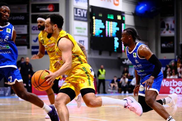 ProA Playoffs Viertelfinale - Phoenix Hagen vs. PS Karlsruhe LIONS, Hagen, 12.05.2026, Ischelandhalle Hagen Marcus Henri Graves ( 0, Phoenix Hagen, PG) beim Zug zum Korb; ProA Playoff Viertelfinale - Phoenix Hagen vs. PS Karlsruhe LIONS, Hagen, 12.05.2026, Ischelandhalle Hagen Copyright: xBEAUTIFULxSPORTS Piepenstockx