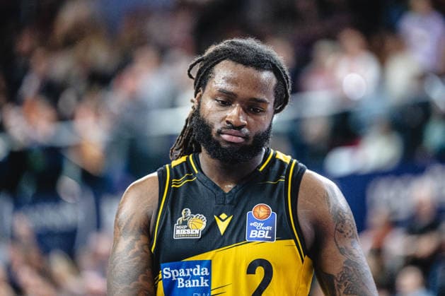 Rostock, Deutschland 12. Mai 2026: easyCredit BBL Play-Ins - 2025 2026 - Rostock Seawolves gegen MHP Riesen Ludwigsburg Im Bild: Traveon Buchanan (MHP RIESEN Ludwigsburg) unzufrieden auf dem Spielfeld. Stadthalle Rostock Mecklenburg-Vorpommern Copyright: xFotostandx xVoelkerx