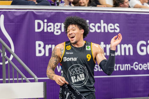 ProA, BG Goettingen vs. Bozic Estriche Kirchheim Knights, Sparkassen-Arena Goettingen; 12.05.2026 ProA, Goettingen, Germany - 12.05.2026: Tylan Pope (Bozic Estriche Kirchheim Knights, 9) freut sich, Barmer ProA 2. Basketball Bundesliga, Playoffs, Spiel der BG Goettingen vs. Bozic Estriche Kirchheim Knights, Sparkassen-Arena Goettingen Copyright: xBEAUTIFULxSPORTS Freudensteinx