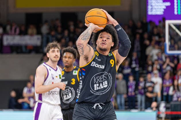 ProA, BG Goettingen vs. Bozic Estriche Kirchheim Knights, Sparkassen-Arena Goettingen; 12.05.2026 ProA, Goettingen, Germany - 12.05.2026: Tylan Pope (Bozic Estriche Kirchheim Knights, 9) beim Freiwurf, Barmer ProA 2. Basketball Bundesliga, Playoffs, Spiel der BG Goettingen vs. Bozic Estriche Kirchheim Knights, Sparkassen-Arena Goettingen Copyright: xBEAUTIFULxSPORTS Freudensteinx
