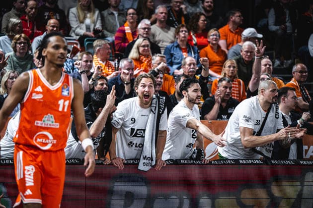 1. Basketball Bundesliga, easyCredit BBL, Saison 2025 2026, Herren, Play-Ins, Spiel um Platz 7, 12.05.2026, RASTA Vechta - Gladiators Trier Das Team der VET-CONCEPT Gladiators Trier zeigt Emotionen während der Partie Vechta RASTA Dome Niedersachsen Deutschland