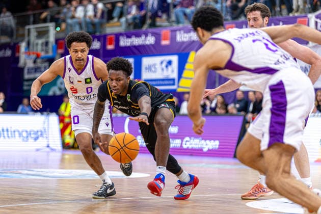 ProA, BG Goettingen vs. Bozic Estriche Kirchheim Knights, Sparkassen-Arena Goettingen; 12.05.2026 ProA, Goettingen, Germany - 12.05.2026: Charles Tyrone Harris Jr. (Bozic Estriche Kirchheim Knights, 3) am Ball, Barmer ProA 2. Basketball Bundesliga, Playoffs, Spiel der BG Goettingen vs. Bozic Estriche Kirchheim Knights, Sparkassen-Arena Goettingen Copyright: xBEAUTIFULxSPORTS Freudensteinx