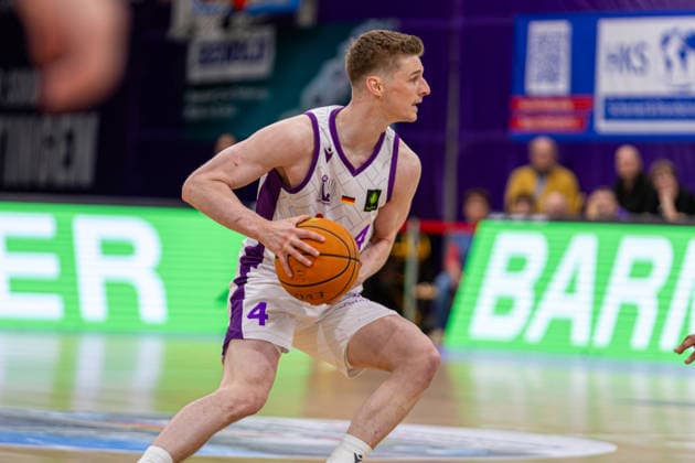 ProA, BG Goettingen vs. Bozic Estriche Kirchheim Knights, Sparkassen-Arena Goettingen; 12.05.2026 ProA, Goettingen, Germany - 12.05.2026: Daniel Kirchner (BG Goettingen, 4) am Ball, Barmer ProA 2. Basketball Bundesliga, Playoffs, Spiel der BG Goettingen vs. Bozic Estriche Kirchheim Knights, Sparkassen-Arena Goettingen Copyright: xBEAUTIFULxSPORTS Freudensteinx