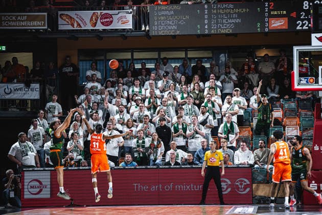 1. Basketball Bundesliga, easyCredit BBL, Saison 2025 2026, Herren, Play-Ins, Spiel um Platz 7, 12.05.2026, RASTA Vechta - Gladiators Trier Die Fans der VET-CONCEPT Gladiators Trier während der Partie Vechta RASTA Dome Niedersachsen Deutschland