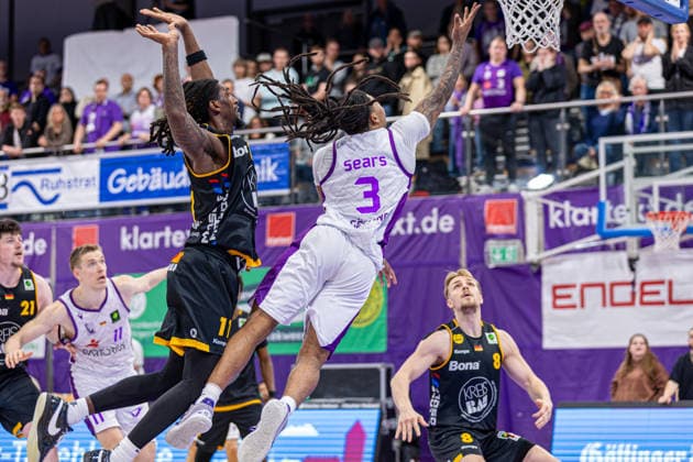ProA, BG Goettingen vs. Bozic Estriche Kirchheim Knights, Sparkassen-Arena Goettingen; 12.05.2026 ProA, Goettingen, Germany - 12.05.2026: Jordan Sears (BG Goettingen, 3) beim Korbwurf, Barmer ProA 2. Basketball Bundesliga, Playoffs, Spiel der BG Goettingen vs. Bozic Estriche Kirchheim Knights, Sparkassen-Arena Goettingen Copyright: xBEAUTIFULxSPORTS Freudensteinx