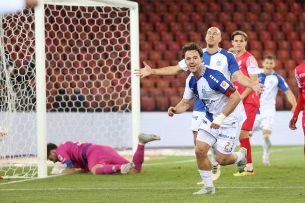Grasshopper - FC Winterthur Torjubel Dirk Abels (GC) nach dem Treffer zum 3:2 12.05.2026 Stadion Letzigrund Zuerich , SCHWEIZ, Saison 2025 2026 Herren Fussball Super League Grasshopper Club Zuerich - FC Winterthur Torjubel Dirk Abels (GC) nach dem Treffer zum 3:2 gegen Torwart Stefanos Kapino (FCW)