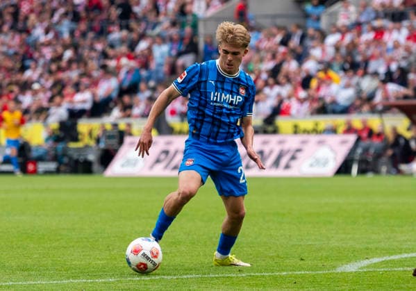 Einzelbild, Single image: Hennes Behrens (1. FC Heidenheim, 26) 1. FC Köln - 1. FC Heidenheim, Fussball, 1. Bundesliga, RheinEnergieStadion Köln, 10.05.2026 DFL regulations prohibit any use of photographs as image sequences and or quasi-video. Copyright: HMBxMedia xMarcoxBader