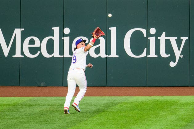 May 12, 2026, Arlington, Texas, USA: Texas Rangers left fielder ALEJANDRO OSUNA (19) fields a ball out during the game between the Texas Rangers and the Arizona Diamondbacks. Texas Rangers Win 7-4  - ZUMAm348 20260512_znp_m348_009 Copyright: xLuisxRevillaxMatax