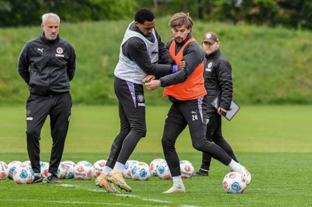 Hountondji Andréas Connor Metcalfe ( Pauli ) Deutschland , Hamburg , Trainingsgelände an der Kollaustrasse , Fussball , 1. Bundesliga , Training des FC St Pauli