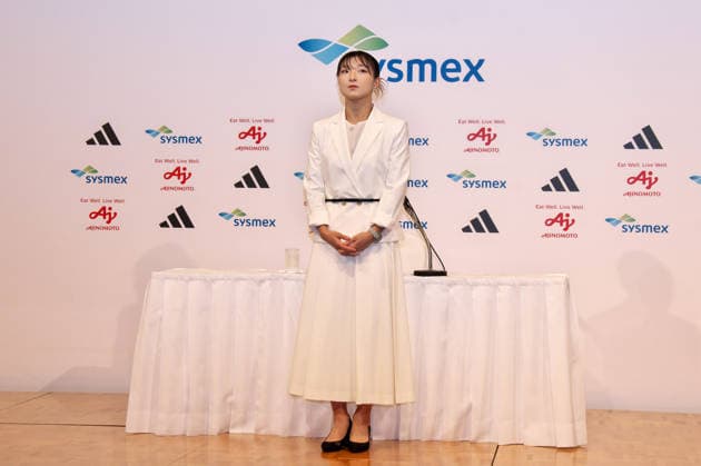 The four-time Olympic figure skater Kaori Sakamoto attends her retirement press conference, PK, Pressekonferenz in Kobe, Hyogo-Prefecture, Japan on Wednesday, May 13, 2026. and she announced, got married on May 5 in this presss conference.  TKP2026051306 KEIZOxMORI
