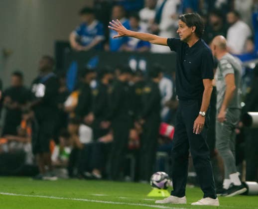 RIYADH, SAUDI ARABIA - MAY 12: Al Hilal Head Coach Simone Inzaghi directs his team during the Saudi Pro League match between Al Nassr and Al Hilal at Al Awwal Park on May 12, 2026 in Riyadh, Saudi Arabia.  Copyright: xKhalidxAlhaj MBxMediax