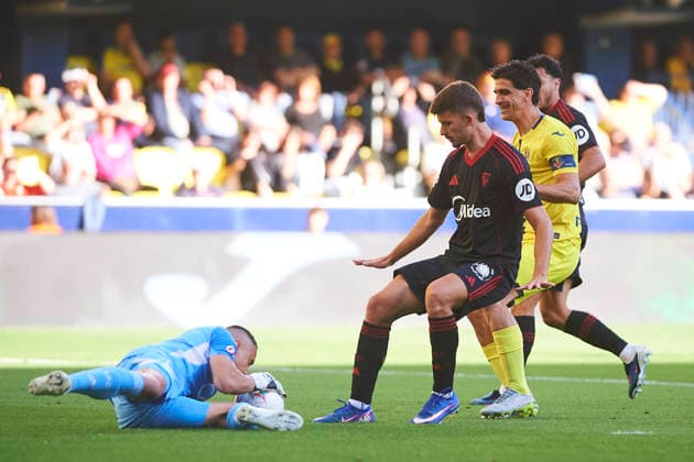 Vlachodimos Odysseas (Sevilla FC) and Gerard Moreno (Villarreal CF) during the LaLiga EA Sports match between Villarreal CF and Sevilla FC at Estadio de la Ceramica on May 13, 2026 in Villarreal, Spain. (Photo by Maria Jose Segovia DeFodi Images) -