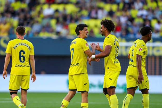 May 13, 2026, Villarreal, Castellon, SPAIN: Gerard Moreno of Villarreal CF celebrates a goal with teammates during the Spanish league, LaLiga EA Sports, football match played between Villarreal CF and Sevilla FC at La Ceramica stadium on May 13, 2026, in Villarreal, Spain. Villarreal SPAIN - ZUMAa181 20260513_zaa_a181_027 Copyright: xIvanxTerronx