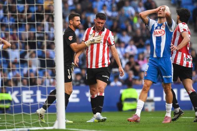 ESP: LaLiga EA Sports RCD Espanyol v Athletic Club Unai Simon of Athletic and Aitor Paredes of Athletic during LaLiga EA Sports, between RCD Espanyol v Athletic Club played at RCDE Stadium in Llobregat, Barcelona on May 13th, 2026 in Spain; Spain Futbol Copyright: xPacoxLargox xAgenciaxLOFx