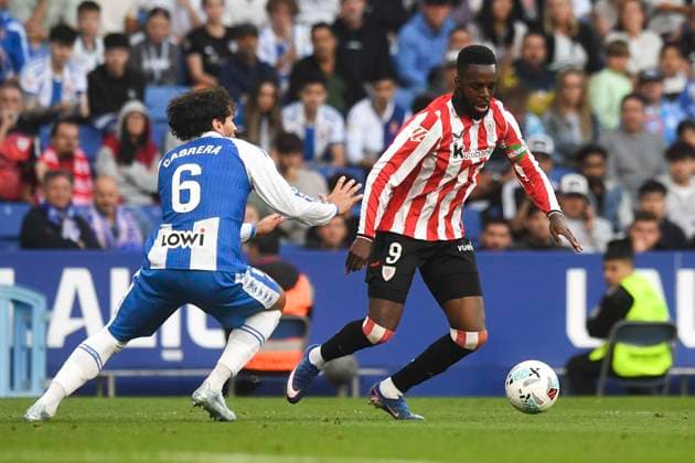 ESP: LaLiga EA Sports RCD Espanyol v Athletic Club Inaki Williams of Athletic brings the ball foward against Cabrera of Espanyol during LaLiga EA Sports, between RCD Espanyol v Athletic Club played at RCDE Stadium in Llobregat, Barcelona on May 13th, 2026 in Spain; Spain Futbol Copyright: xPacoxLargox xAgenciaxLOFx