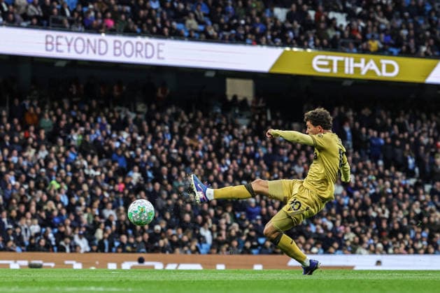 Premier League: Manchester City v Crystal Palace Adam Wharton of Crystal Palace takes a shot on goal during the Premier League match Manchester City vs Crystal Palace at Etihad Stadium, Manchester, United Kingdom on 13 May 2026 (Photo by Mark Cosgrove News Images) Manchester Etihad Stadium Greater Manchester United, ManU Kingdom Copyright: xMarkxCosgrove NewsxImagesx