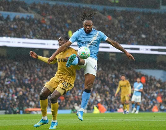 Manchester, England, 13th May 2026. Jaydee Canvot of Crystal Palace tussles with Antoine Semenyo of Manchester City during the Manchester City vs Crystal Palace Premier League match at the Etihad Stadium, Manchester. Picture credit should read: Andrew Yates Sportimage EDITORIAL USE ONLY. No use with unauthorised audio, video, data, fixture lists, club league logos or live services. Online in-match use limited to 120 images, no video emulation. No use in betting, games or single club league player publications. SPI_034_AY_Man_City_Palace SPI-4799-0033