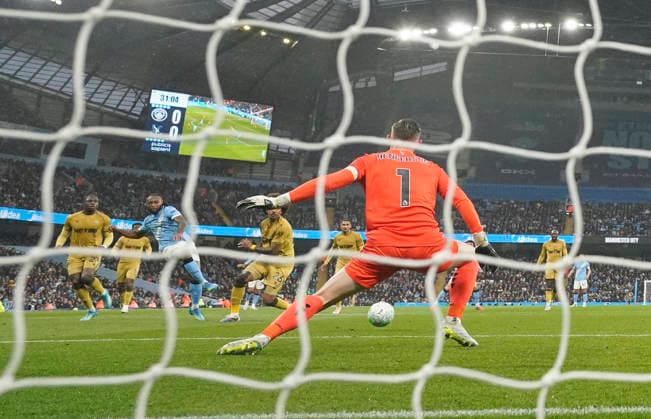 Manchester, England, 13th May 2026. Antoine Semenyo of Manchester City scores the first goal past Dean Henderson of Crystal Palace during the Manchester City vs Crystal Palace Premier League match at the Etihad Stadium, Manchester. Picture credit should read: Andrew Yates Sportimage EDITORIAL USE ONLY. No use with unauthorised audio, video, data, fixture lists, club league logos or live services. Online in-match use limited to 120 images, no video emulation. No use in betting, games or single club league player publications. SPI_045_AY_Man_City_Palace SPI-4799-0043