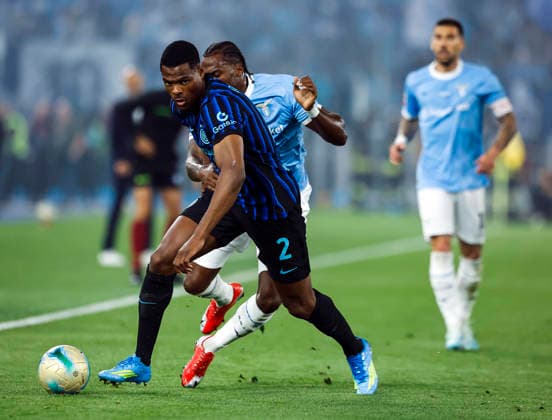 May 13, 2026, Rome, ITALIA ROMA: Inter™s Denzel Dumfries (L) and Lazio™s Nuno Tavares (R) in action during the Italian Cup final soccer match between SS Lazio and FC Inter at Olimpico stadium in Rome, Italy, 13 May 2026. ANSA ANGELO CARCONI. Coppa Italia Final - SS Lazio Vs FC Inter  - ZUMAa110 20260513_zaf_a110_045 Copyright: xAngeloxCarconix