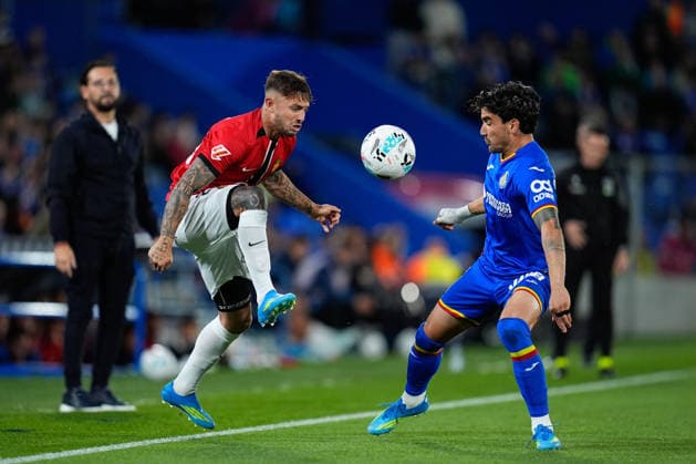 May 13, 2026, Getafe, Madrid, Spain: Pablo Maffeo of RCD Mallorca and Mauro Arambarri of Getafe CF compete for the ball during the Spanish League, LaLiga EA Sports, football match played between Getafe CF and RCD Mallorca at Coliseum de Getafe stadium on May 13, 2026, in Getafe, Spain. Getafe Spain - ZUMAa181 20260513_zaa_a181_185 Copyright: xDennisxAgyemanx