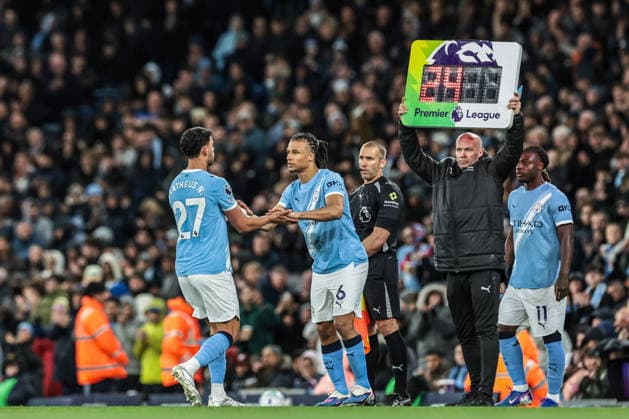 Premier League: Manchester City v Crystal Palace Matheus Nunes of Manchester City is substituted for Nathan Ake of Manchester City during the Premier League match Manchester City vs Crystal Palace at Etihad Stadium, Manchester, United Kingdom on 13 May 2026 (Photo by Mark Cosgrove News Images) Manchester Etihad Stadium Greater Manchester United, ManU Kingdom Copyright: xMarkxCosgrove NewsxImagesx