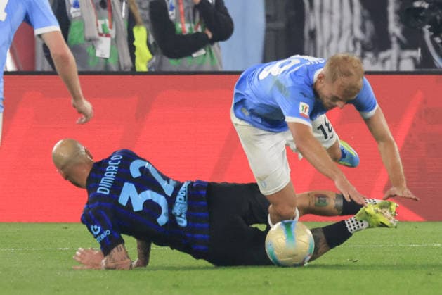Lazio v Inter Milan - Italian Cup final match ROME, ITALY, MAY 13: Federico Dimarco (L), of Inter Milan, and Gustav Isaksen (R), of Lazio, fight for the ball during the Italian Cup football final match between Lazio and Inter Milan at the Olympic stadium in Rome, Italy, on May 13, 2026. Riccardo De Luca Anadolu Rome Italy. Editorial use only. Please get in touch for any other usage.  Copyright: x2026xAnadoluxRiccardoxDexLucax